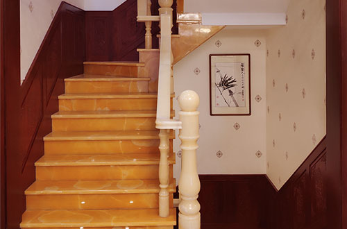 烈山中式别墅室内汉白玉石楼梯的定制安装装饰效果